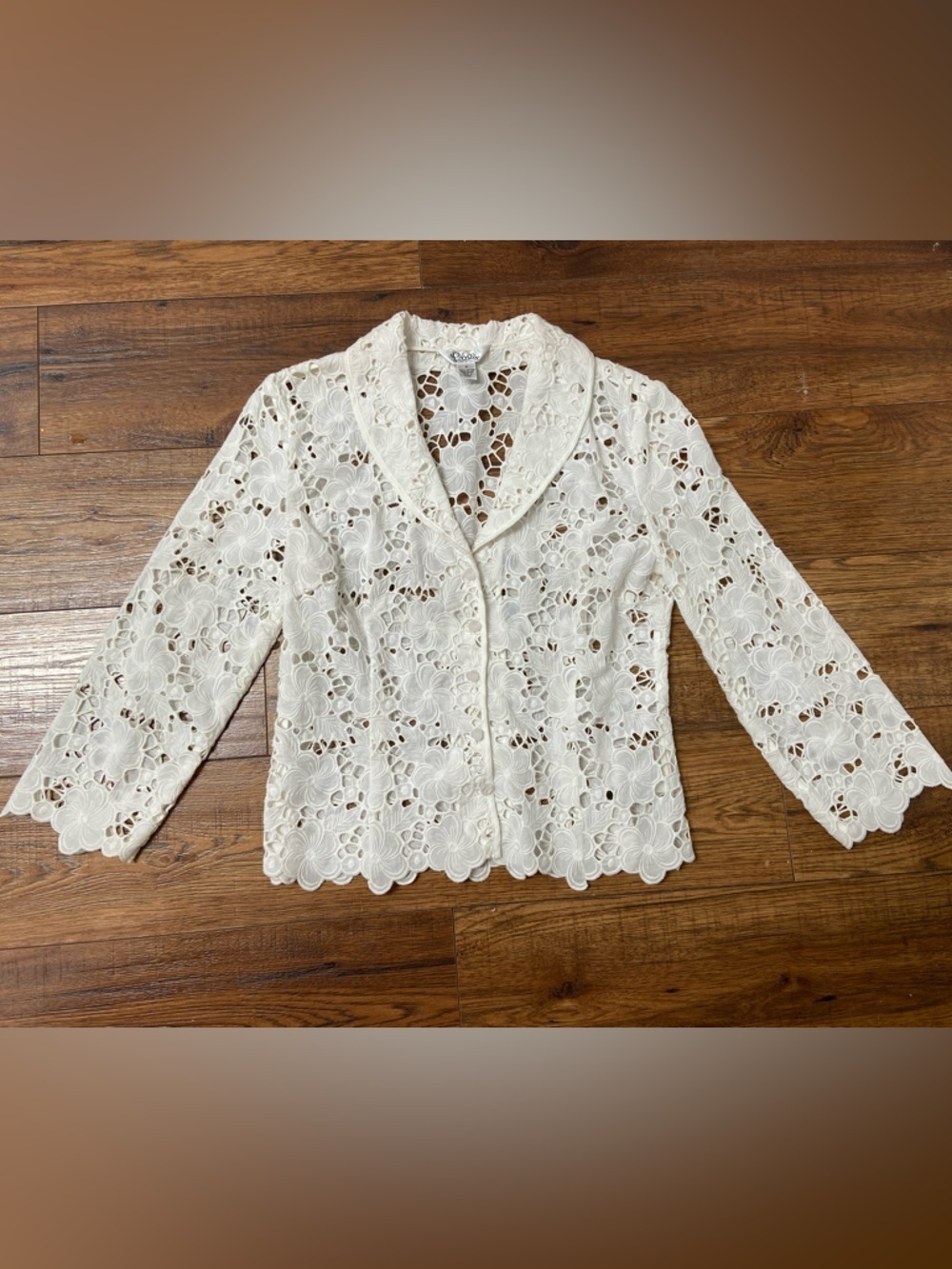 LILLY PULTIZER WHITE COTTON LACE JACKET STYLE TOP SZ 8 Button Up Scalloped Edges
